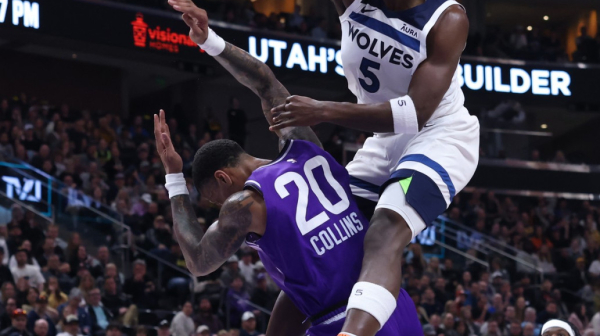 Zakucavanje sezone – brutalni Edvards povredio i rivala i sebe VIDEO