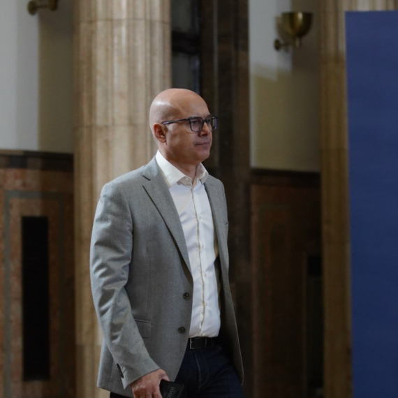 Vučević: Osuđujem gnusno nasilje koalicije "Srbija protiv nasilja" nad Radenovićem