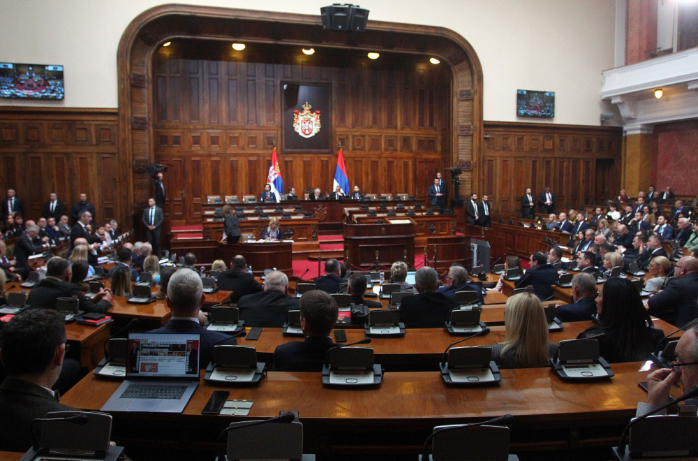 Završena burna sednica u Skupštini: Radenović očitao bukvicu opoziciji, usledio gromoglasan aplauz VIDEO