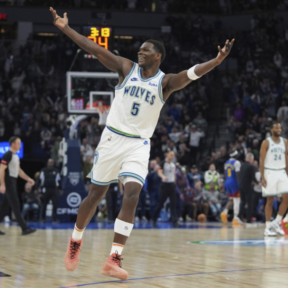 Edvards zaludeo Amerikance – porede ga sa Džordanom VIDEO