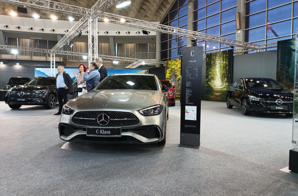 Mercedes na sajmu: Tri premijere, među njima i GT Coupe FOTO