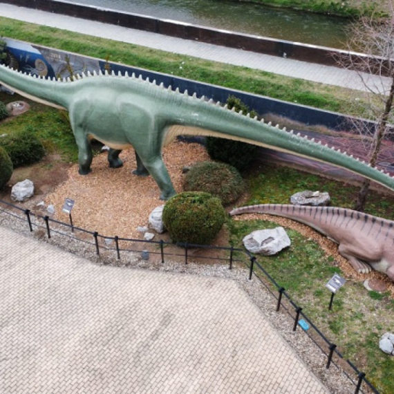 Virtuelna soba i dinosaurusi u prirodnoj veličini: Prirodnjački muzej u Svilajncu je raj za najmlađe FOTO