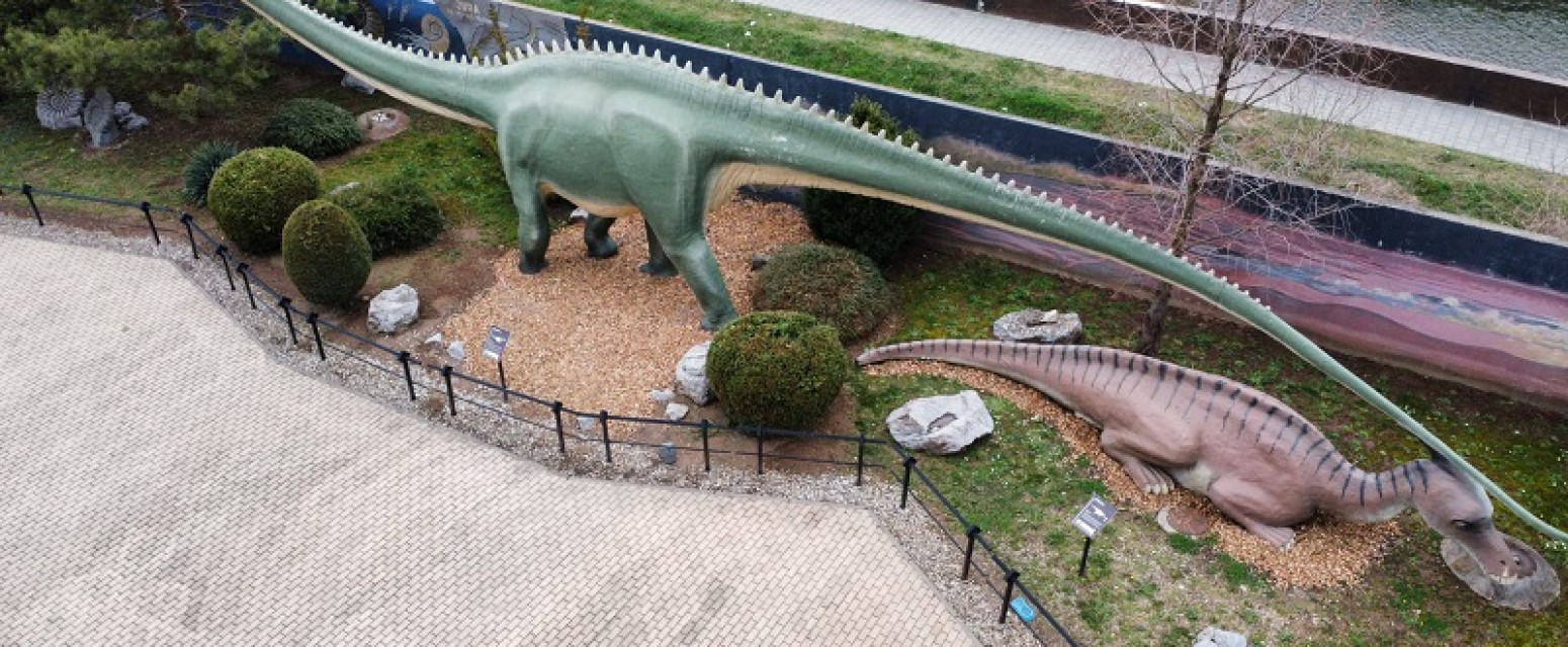 Virtuelna soba i dinosaurusi u prirodnoj veličini: Prirodnjački muzej u Svilajncu je raj za najmlađe FOTO