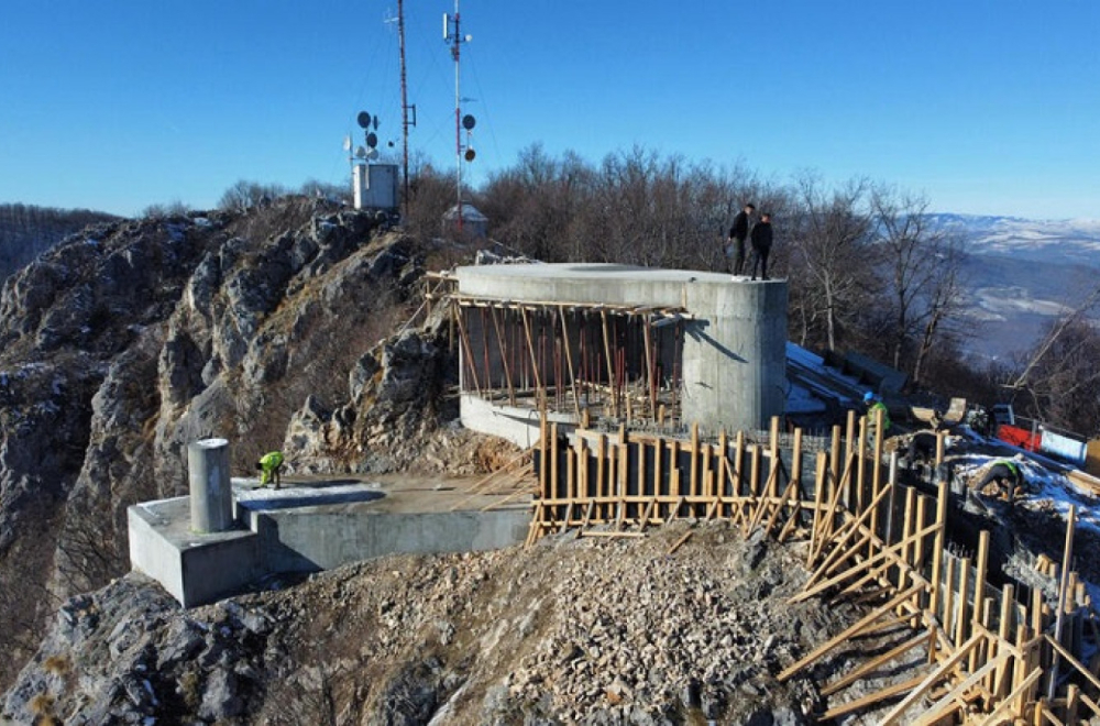 Privodi se kraju gradnja vidikovca na Kablaru FOTO