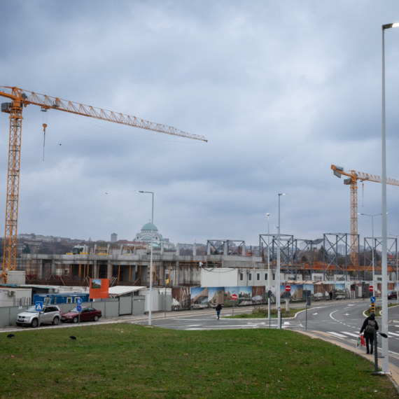 Iz meseca u mesec niču novi kvadrati: Gradi se garaža na Prokopu