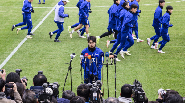 Ponizno se izvinio naciji zbog sukoba sa kapitenom VIDEO