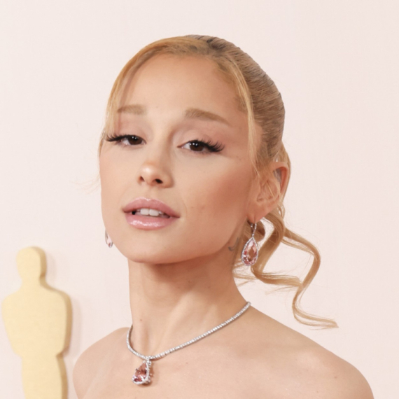 Arijana Grande razvedena i "lakša" za 1,25 miliona dolara