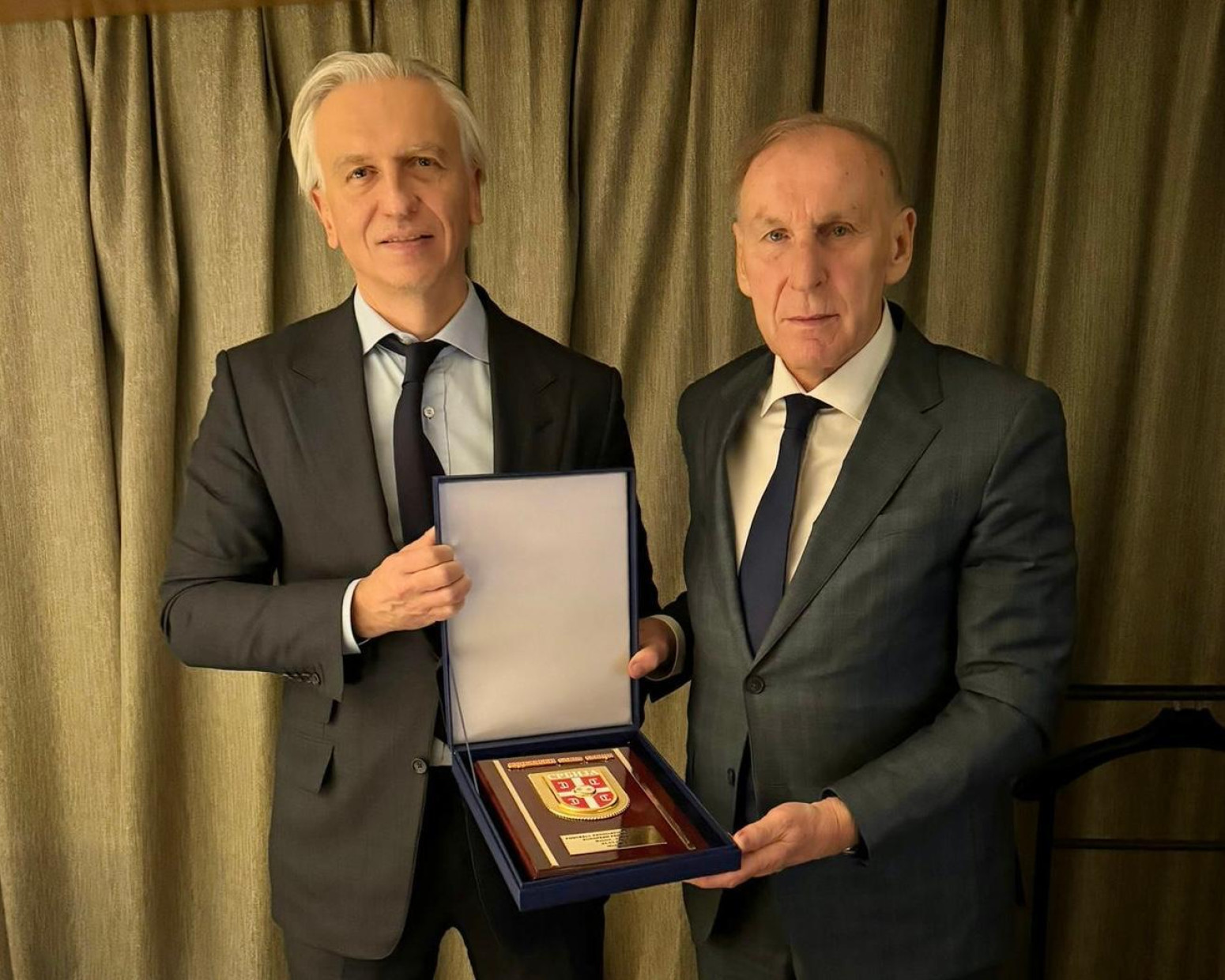 Rusi ugostili predstavnike FSS – Djukov i Džajić razmenili plakete