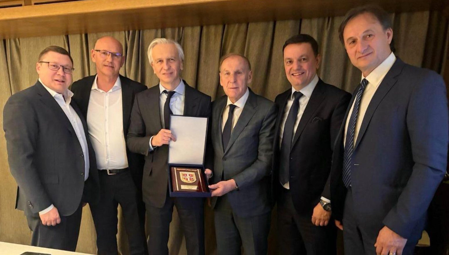 Rusi ugostili predstavnike FSS – Djukov i Džajić razmenili plakete