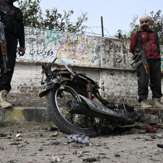 Pakistan: U bombaškom napadu ubijena dvojica vojnika, ranjeno 15