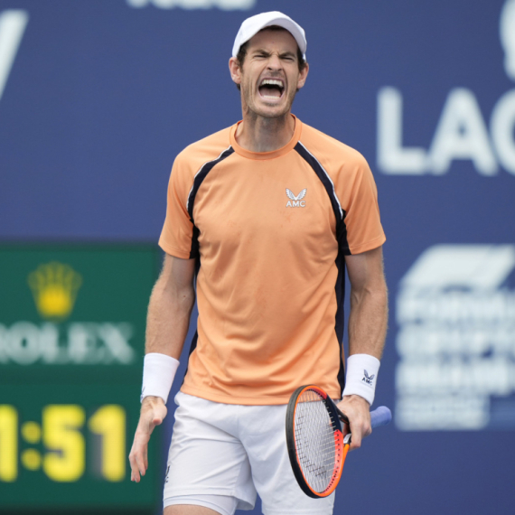 Mari objasnio neobično ponašanje: Nisam robot