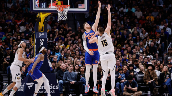 Maestralne asistencije nisu sve od Jokića: Od vrha table, pa u koš – može VIDEO