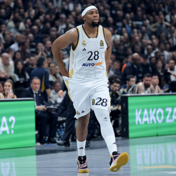 Oglasio se Jabusele: Bog je uvek veliki, nemojte da zaboravite to