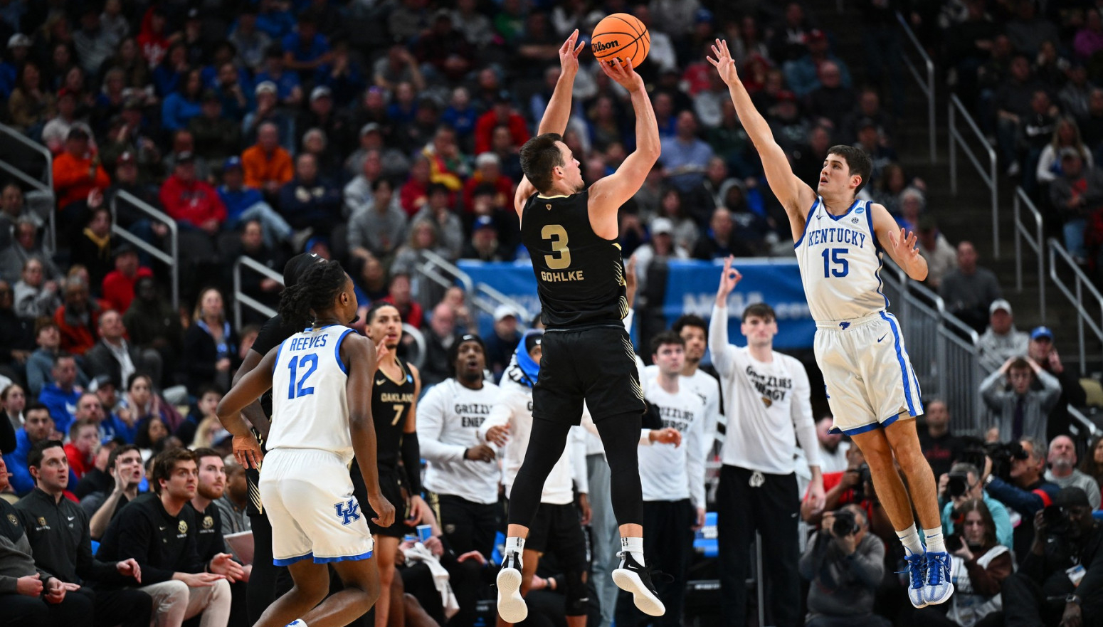 "Ludnica" na startu "Martovskog ludila" – nema kvalitet za NBA, a sa 10 trojki izbacio favorita! VIDEO