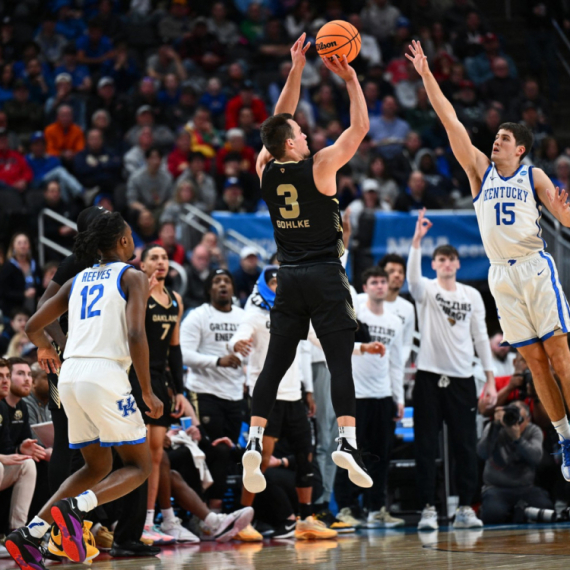 "Ludnica" na startu "Martovskog ludila" – nema kvalitet za NBA, a sa 10 trojki izbacio favorita! VIDEO