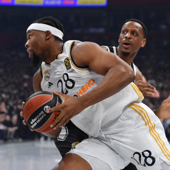 Jabusele o pobedi nad Partizanom: Još jedan dan u kancelariji