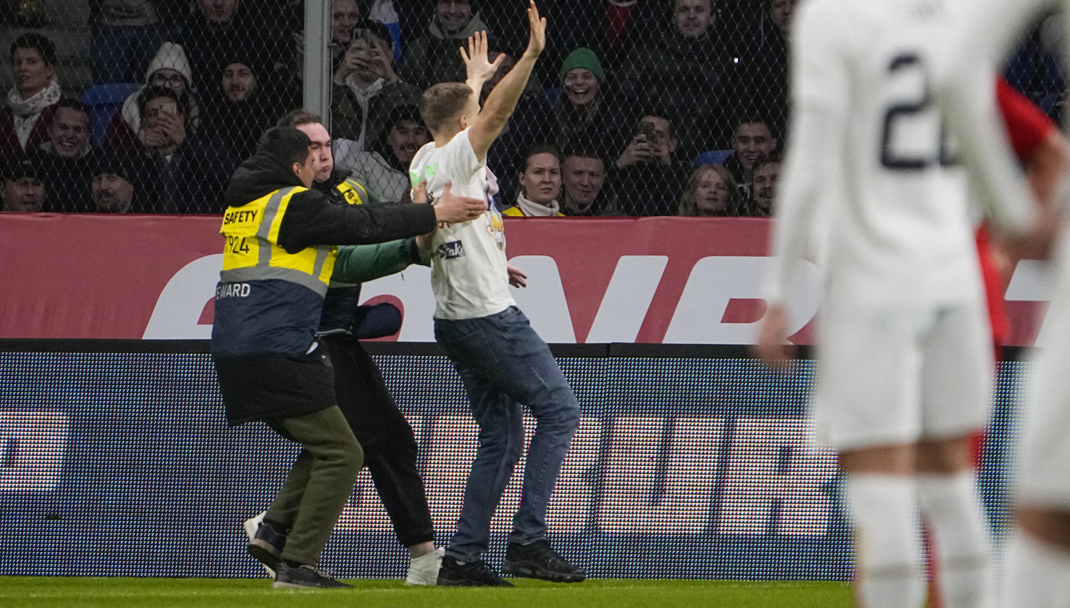 Meč Srbije i Rusije bio je prekinut – ovo se nije videlo u prenosu VIDEO