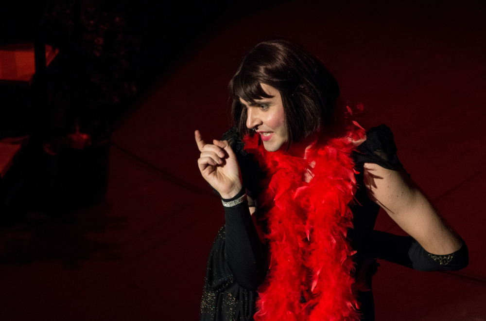 Srpski glumac dobija pretnje smrću nakon priznanja da je biseksualac FOTO