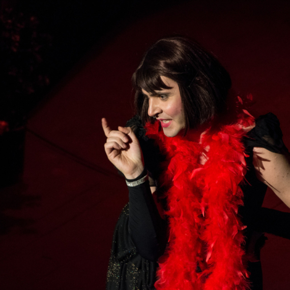 Srpski glumac dobija pretnje smrću nakon priznanja da je biseksualac FOTO