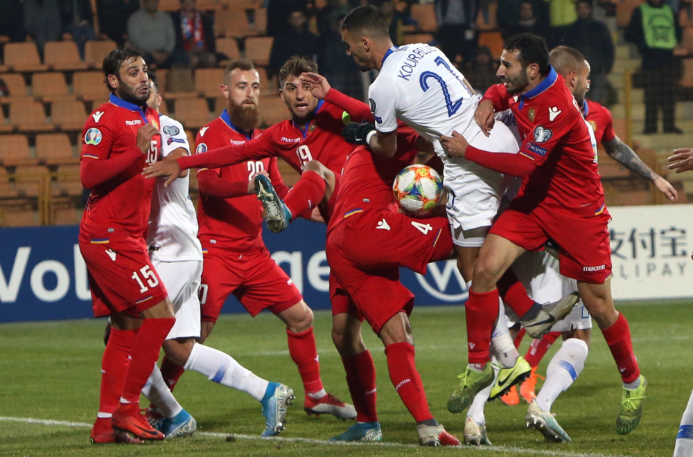 Prijateljski meč u senci "provokacije" Jermena – okrenuli naopačke zastavu tzv Kosova