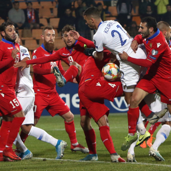 Prijateljski meč u senci "provokacije" Jermena – okrenuli naopačke zastavu tzv Kosova