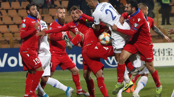 Prijateljski meč u senci "provokacije" Jermena – okrenuli naopačke zastavu tzv Kosova