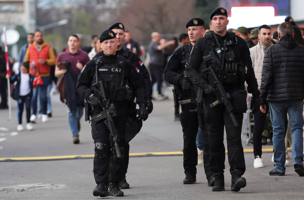Policija sa teškim naoružanjem – visoke mere bezbednosti ispred "Marakane"