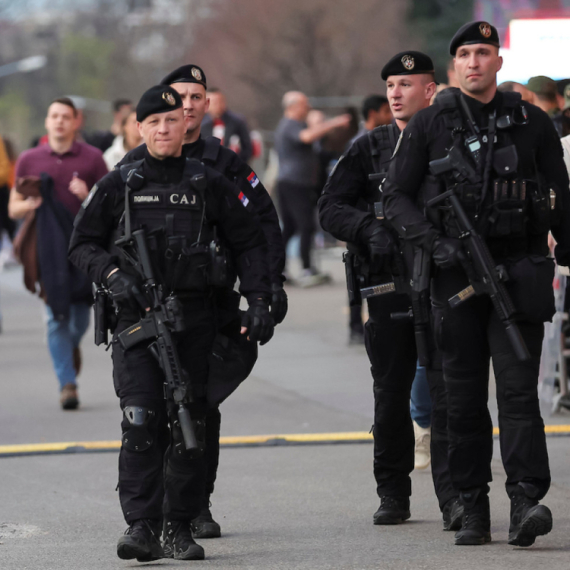 Policija sa teškim naoružanjem – visoke mere bezbednosti ispred "Marakane"