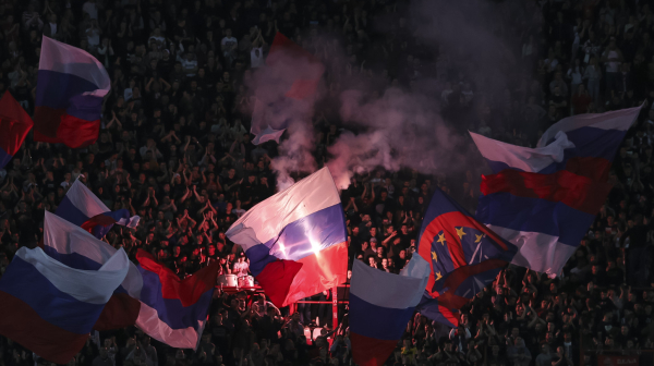 "Delije" odale počast Rusima i spomenule NATO FOTO