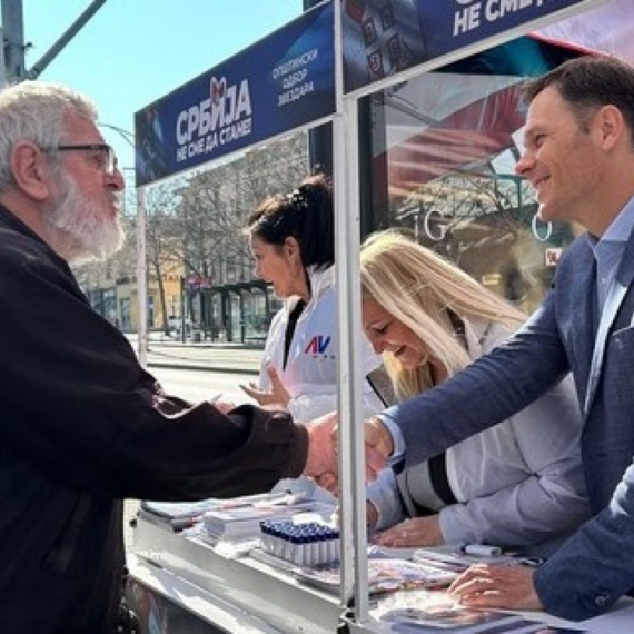 Mali obišao građane u Beogradu: "Drago mi je što ljudi vide da Beograd i Srbija napreduju" VIDEO