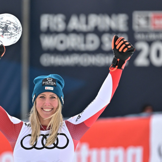 Mali kristalni globus u spustu za Hiter