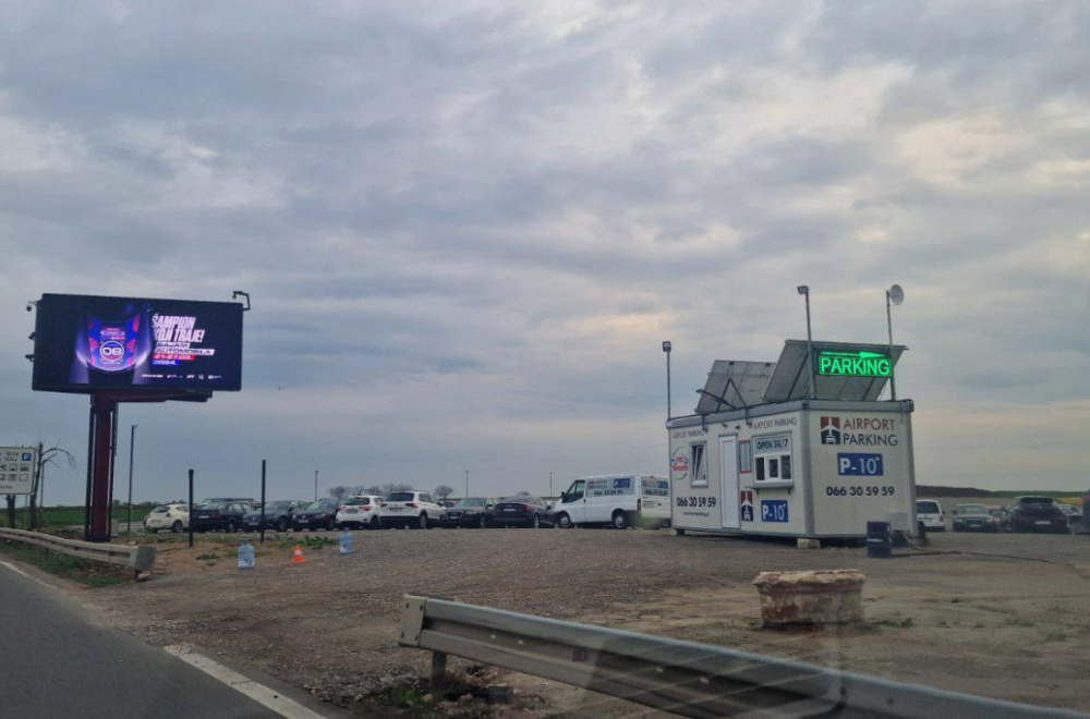 Vesić: Zatvoren ilegalni izlaz sa divljeg parkinga na put ka aerodromu