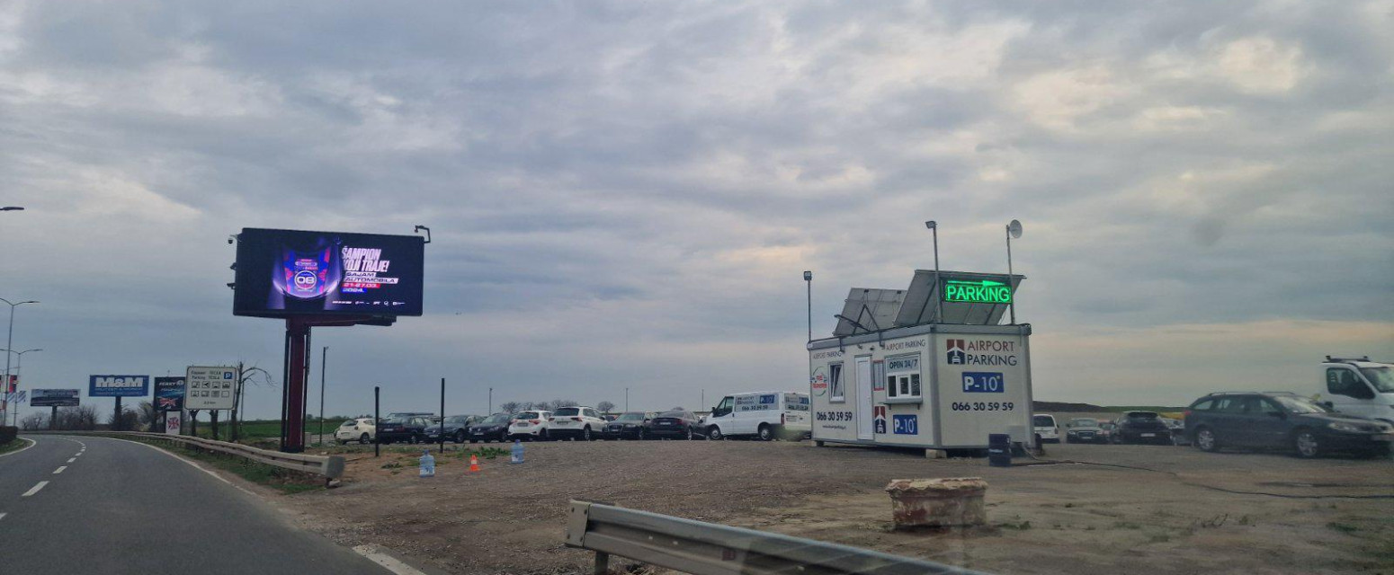 Vesić: Zatvoren ilegalni izlaz sa divljeg parkinga na put ka aerodromu