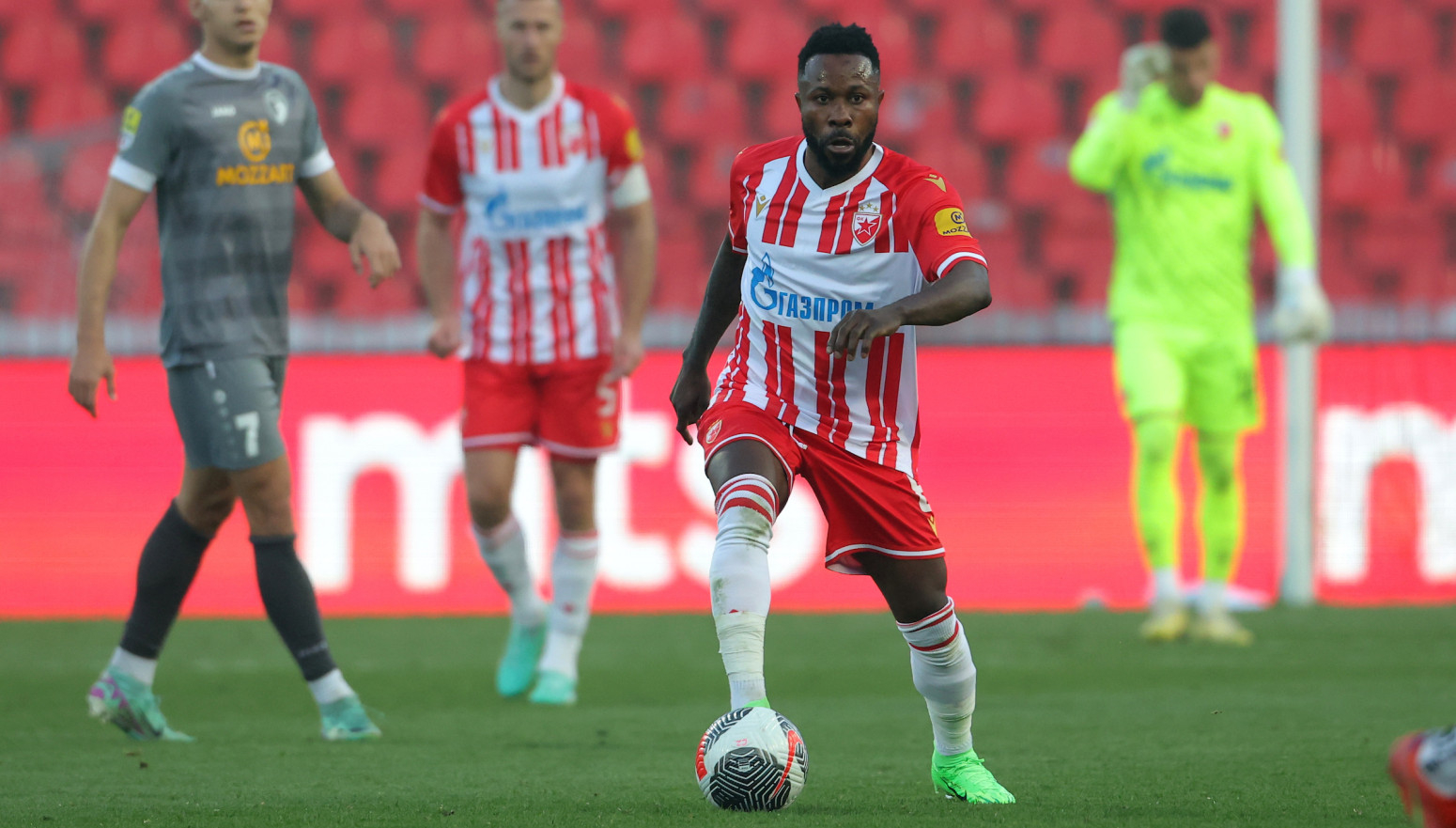 Zvezda neočekivano jača za vezistu