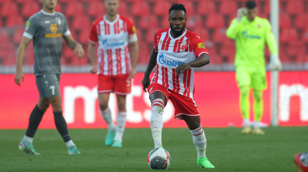 Zvezda neočekivano jača za vezistu