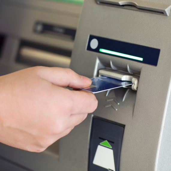 Bankomat "prolupao": Klijenti uzimali koliko su hteli