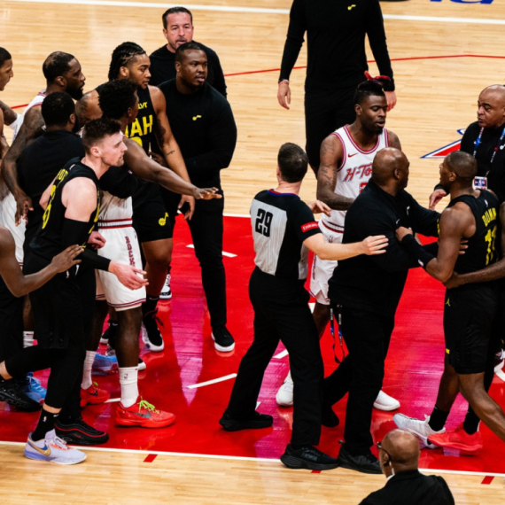 Hjuston nemilosrdan prema Juti, Marjanoviću tri minuta