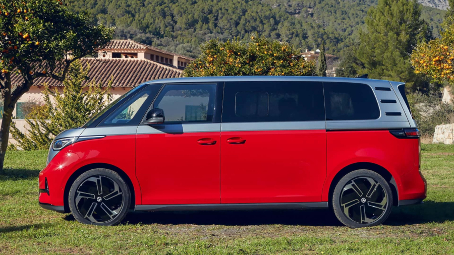 Deda mu je bio miljenik hipika i terorista, a najnoviji VW kombi je snagator na struju