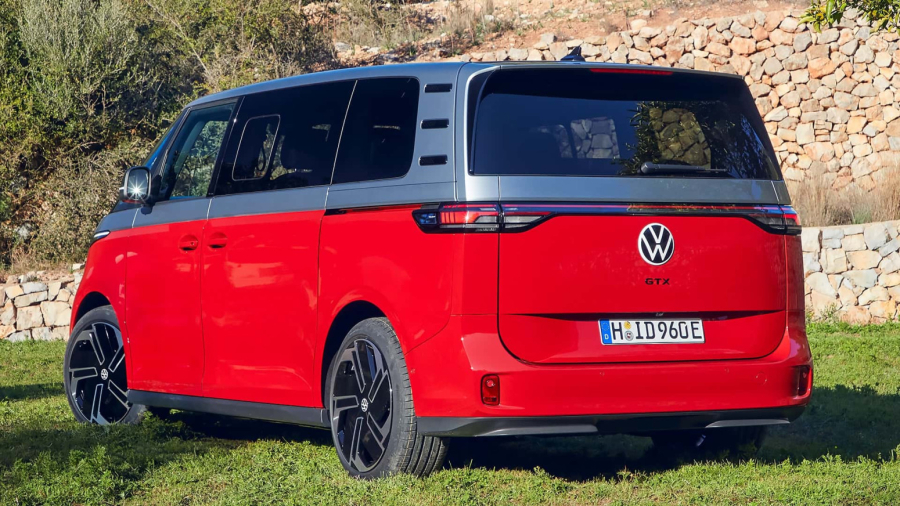 Deda mu je bio miljenik hipika i terorista, a najnoviji VW kombi je snagator na struju