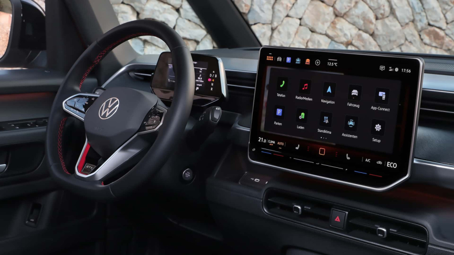 Deda mu je bio miljenik hipika i terorista, a najnoviji VW kombi je snagator na struju