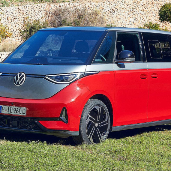"Deda" mu je bio miljenik hipika i terorista, a najnoviji VW kombi je snagator na struju