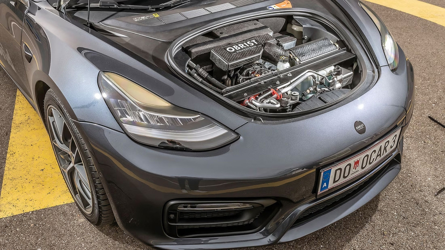 Austrijanci ugradili benzinski motor u Teslu, tvrde da je to dobro za životnu sredinu FOTO