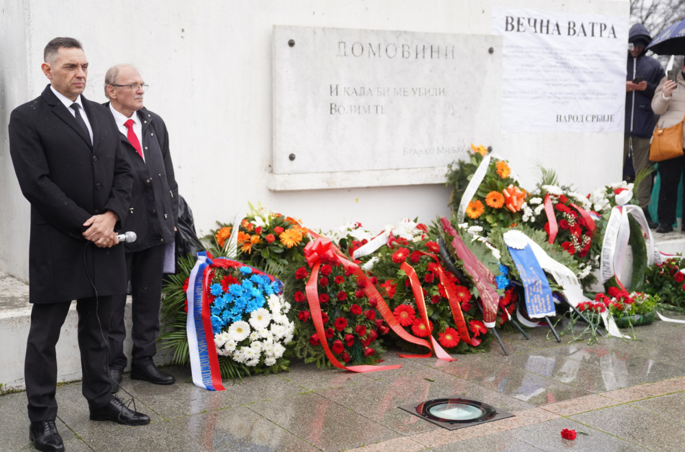 Položeni venci na spomenik svim žrtvama NATO agresije "Večna vatra" FOTO