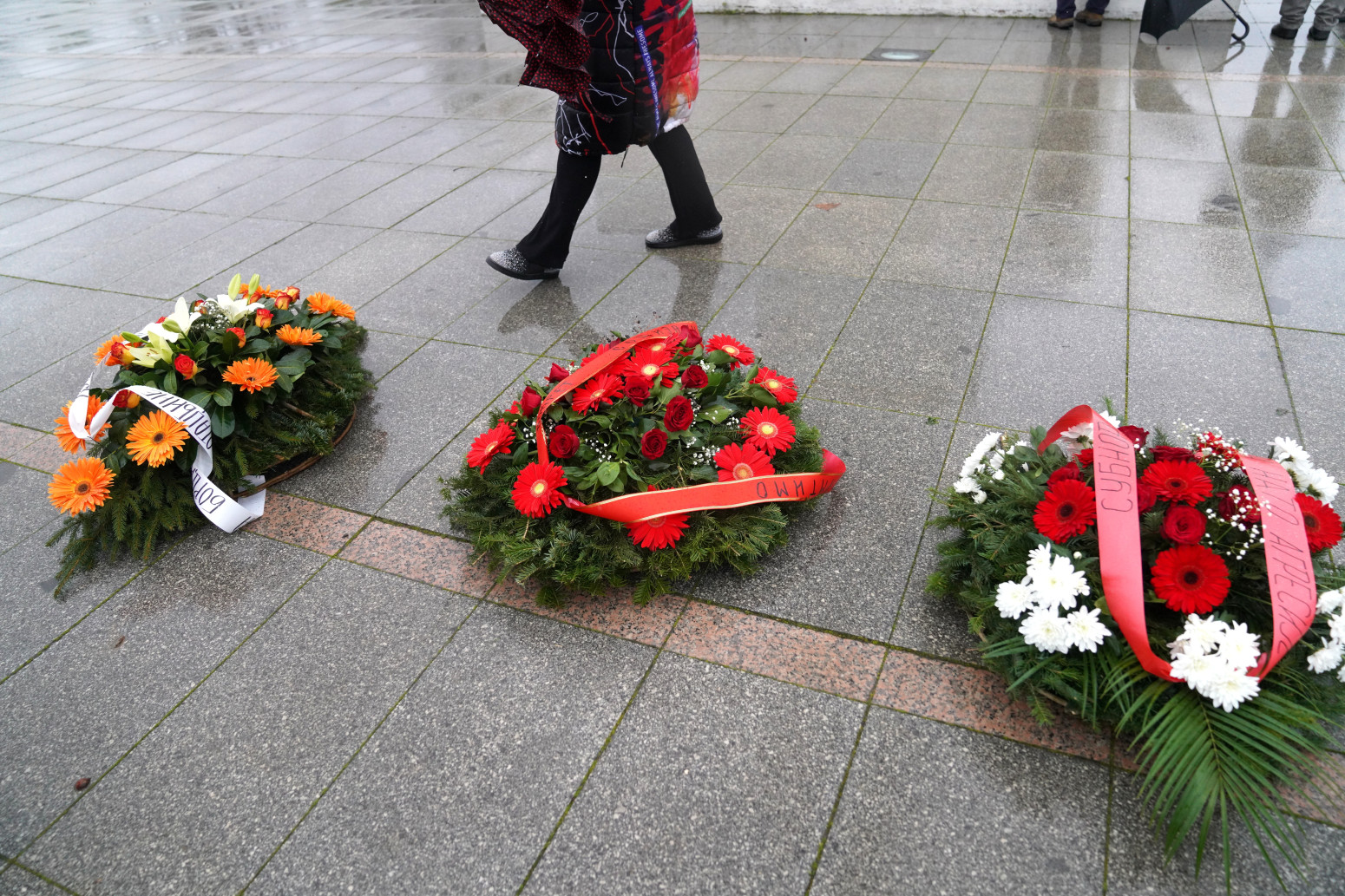 Položeni venci na spomenik svim žrtvama NATO agresije Večna vatra FOTO