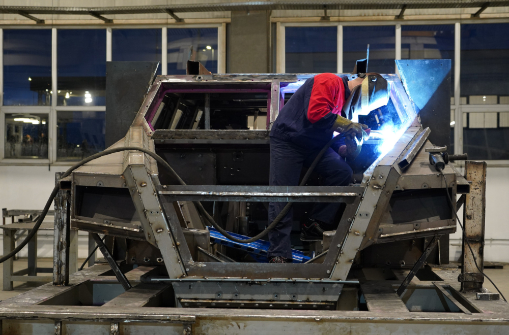 Vučić obišao fabriku Borbeni složeni sistemi: Bez vojske nema države VIDEO