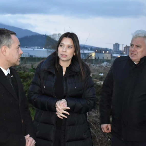 Vujović obišla deponiju u Prokuplju: "Na ovoj lokaciji biće zelena oaza" FOTO