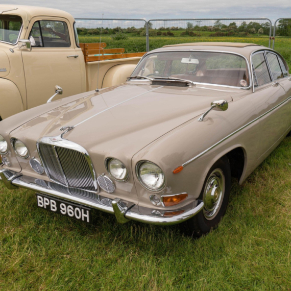 Još jedna legenda "preporođena": Jaguar Mark X nađen u šupi, sad blista kao nov VIDEO