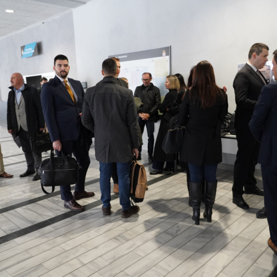 Odloženo suđenje Kecmanovićima