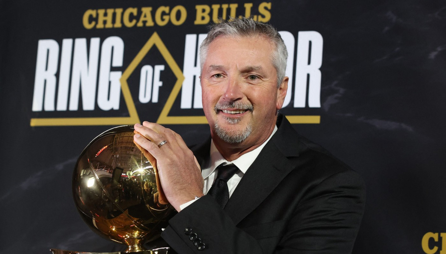 Toni Kukoč gleda Partizan u Areni