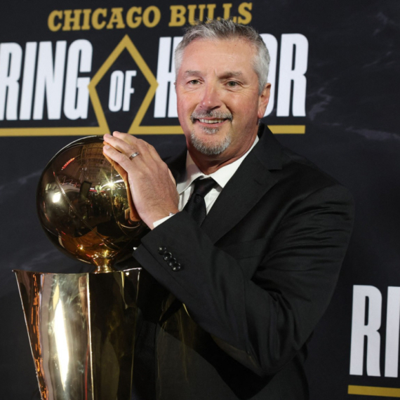 Toni Kukoč gleda Partizan u Areni